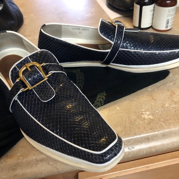 Remarkable Dolce and Gabanna snakeskin loafers - Picture 3 of 11